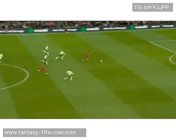 实况足球右边锋的战术分析与技巧提升指南 实况足球右边锋的战术分析与技巧提升指南